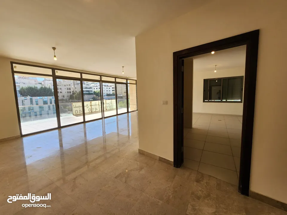 شقة فارغة للبيع في منطقة الدوار الرابع ( عدد 4 ) ref : 14340
