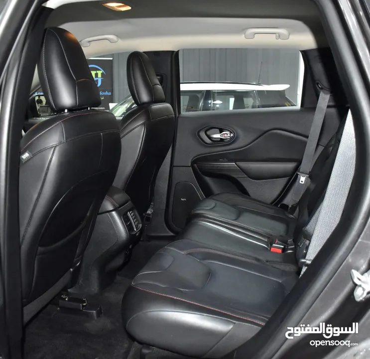 Jeep Cherokee TrailHawk ( 2014 Model ) in Grey Color GCC Specs