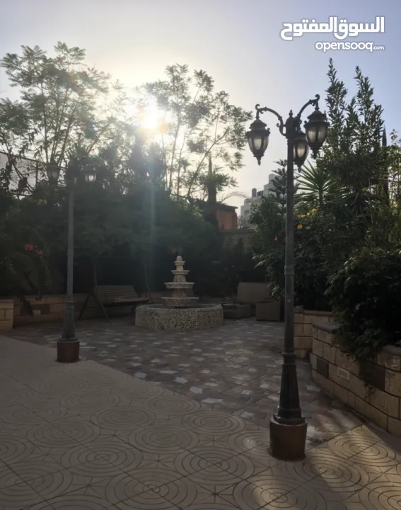 منزل مستقل مع شقة أرضية ودوبلكس وحديقة خلفية