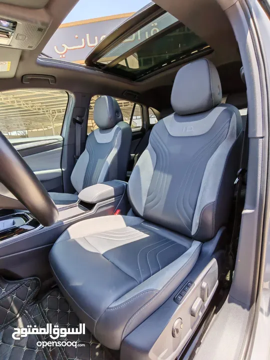 VOLKSWAGEN ID.4 CROZZ PRO   مع فتحه بانورما متحركة عداد 9k فقط