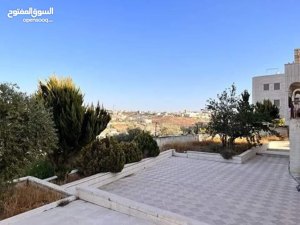 بيت مستقل ڤيلا جانبية مميزة للبيع في بني نعيم قضاء الخليل وعليه اطلالة جميلة جدا وفي منطقة مرتفعة
