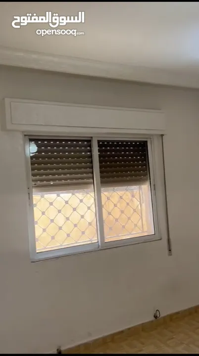 شقة فارغة للايجار في المدينه الرياضيه 3 نوم 320
