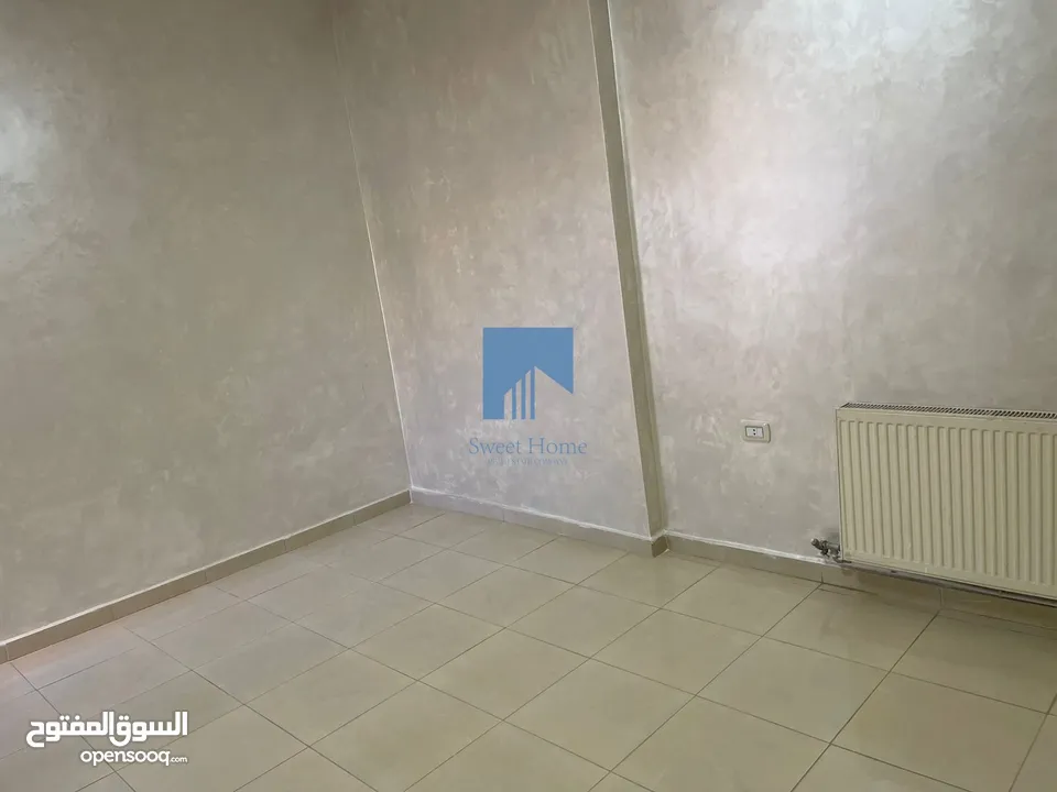 شقة مميزة للبيع في الكمالية - قرب دوار الكمالية طابق ثالث 150م مع روف 100م بسعر مغري