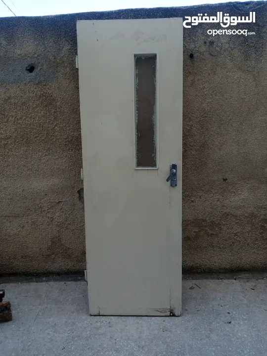 باب حمام مستعمل للبيع