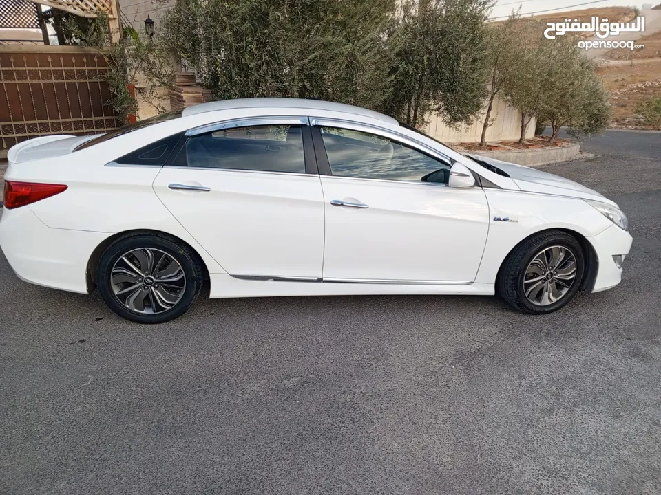 هونداي سوناتا 2015 7 جيد ولا نقرة السيارة نظيفة ماشية 164000 فل كامل عدا الفتحة  العنوان طبربور