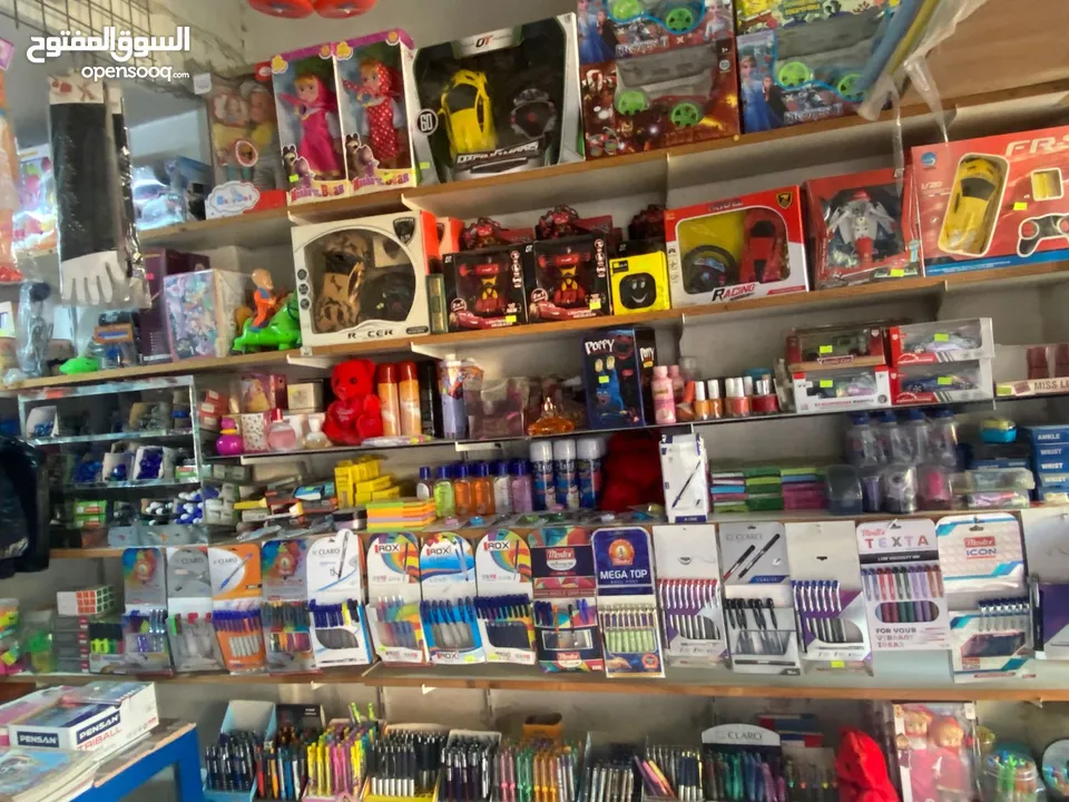بضاعه مكتبه للبيع والمحل للإيجار