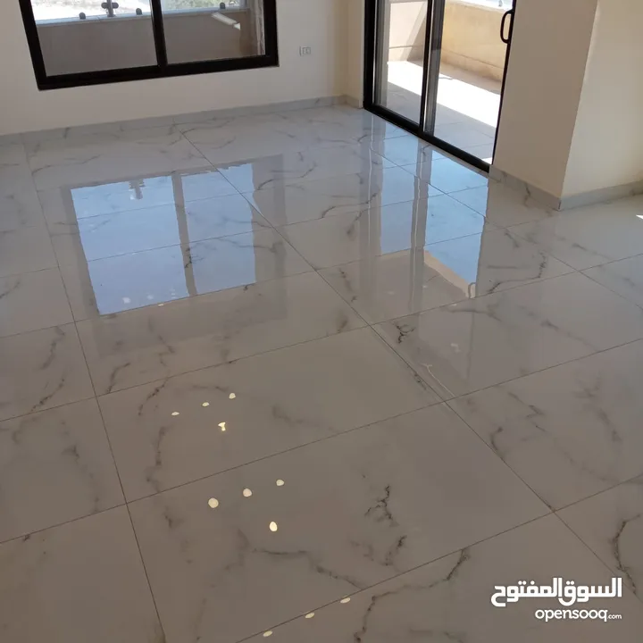 طريق المطار لم تسكن سوبر ديلوكس شقه فارغه للايجار + 240 متر 5 غرف نوم ـ 2 ماستر