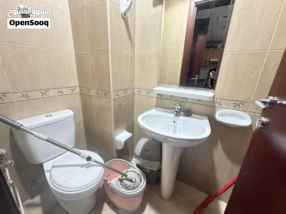 شقة غرفة وصالة للبيع في السيتي تاور – موقع مميز على شارع الشيخ خليفة – فرصة استثمارية