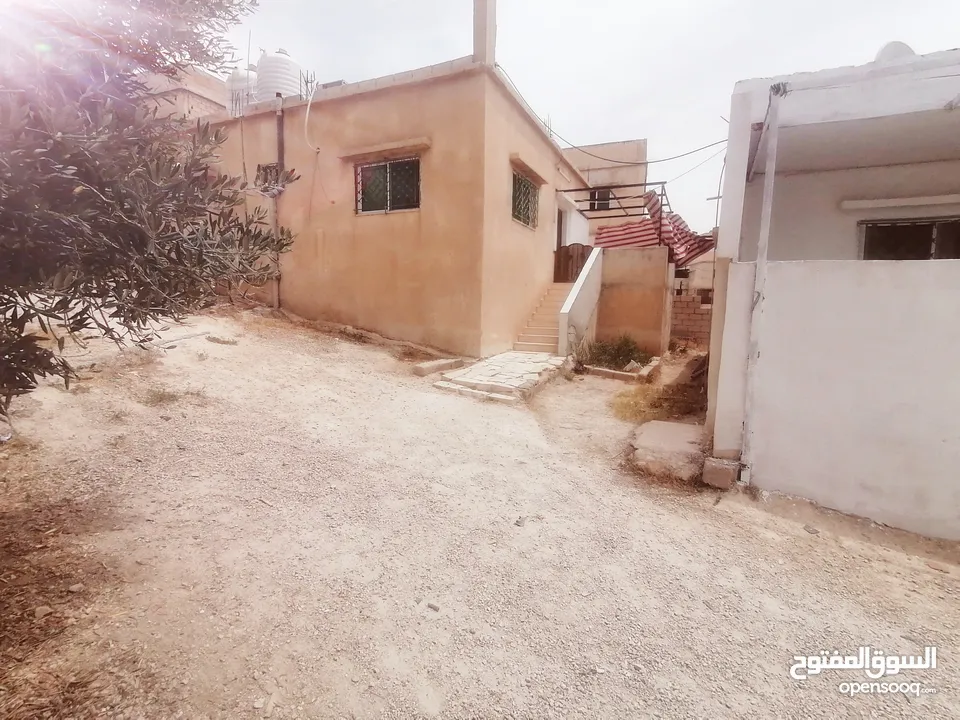 بيتين منفصلين للبيع