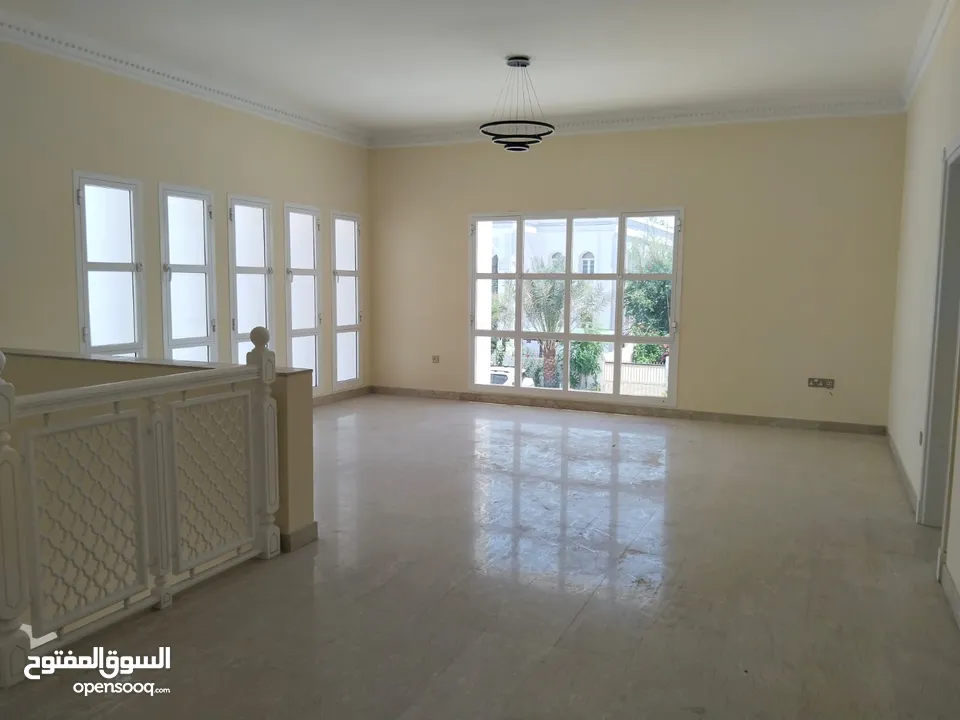 6Me33-Luxurious modern 5+1BHK Villa for rent in Qurm near Al Shati Street.