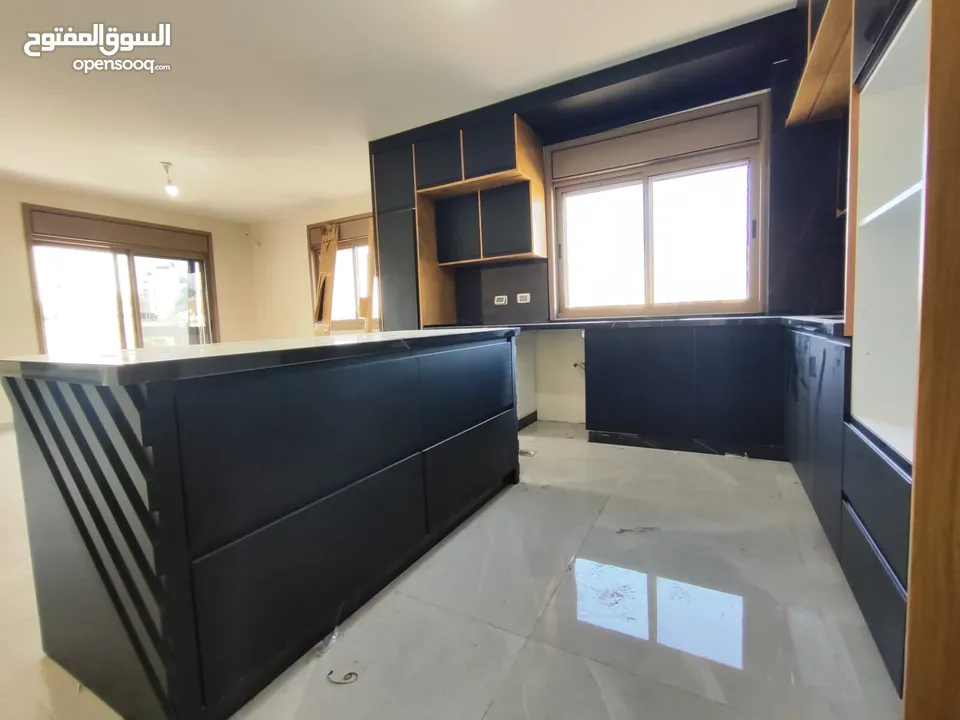 فرصتك للسكن في موقع مميز – عين منجد – إطلالة بانورامية