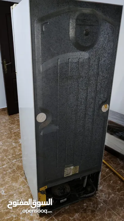ثلاجه LG مستعمل بحاله الوكاله شغاله 100 ب 100