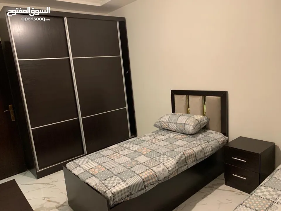 شارع الجامعة - شقة مفروشة ارضي غرفتين شامل المياه والإنترنت للإيجار من المالك مباشرة