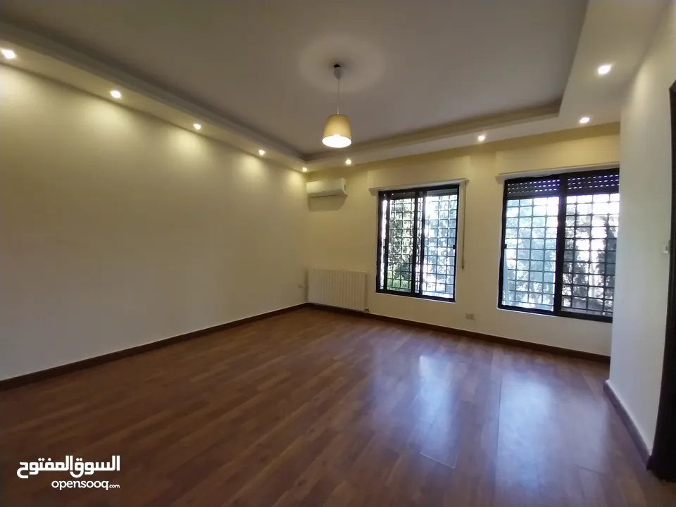 فيلا للايجار في دير غبار  ( Property 35168 ) سنوي فقط