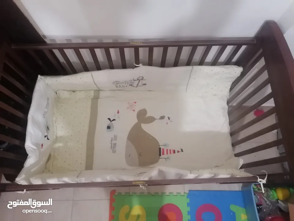 سرير بيبي للبيع ماركة جونيور
