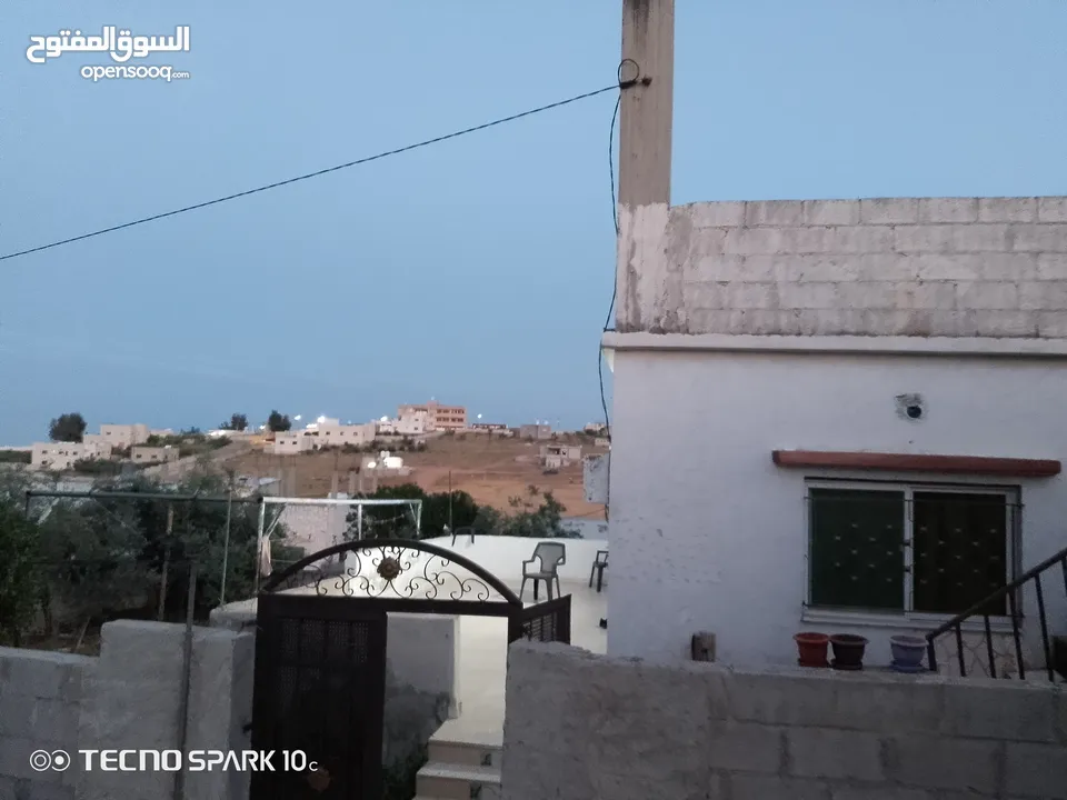 منزل للبيع المفرق بلعما الزيتونه واصل جميع الخدمات منطقة الزيتونة قريب من شارع اوستراد اربد الزرقاء
