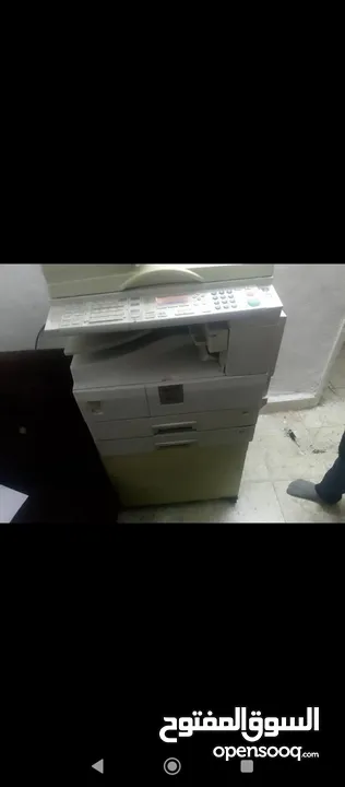 اله تصوير مع طابعه
