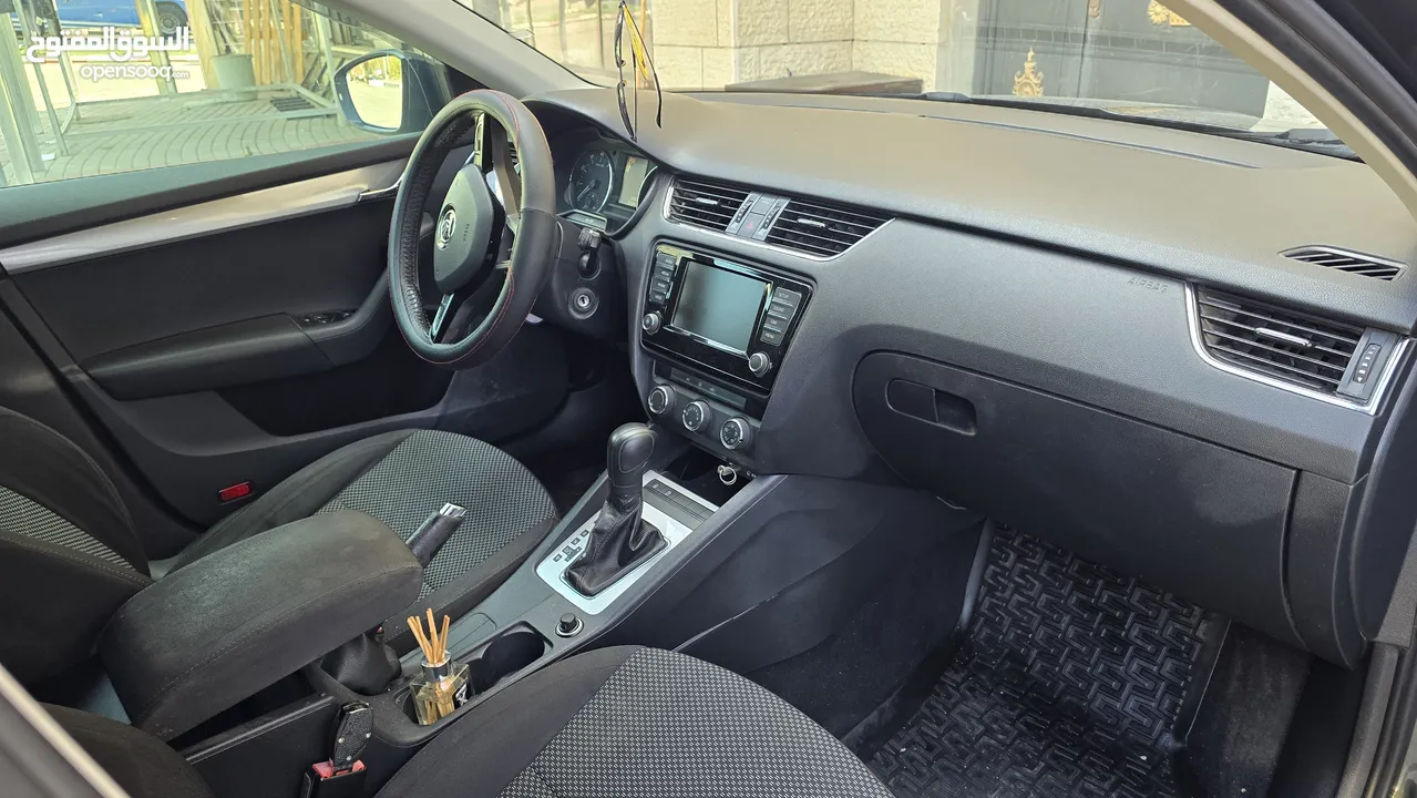 سكودا اوكتافيا 1400 تيربو بنزين بحالة الوكاله مفتاحين شركه عداد اصلي 103 الاف جنط 17