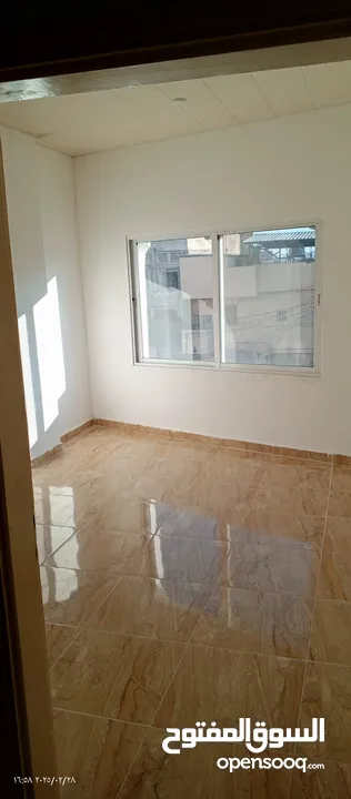 شقة تجارية صغيرة للايجار (استديو تجاري)