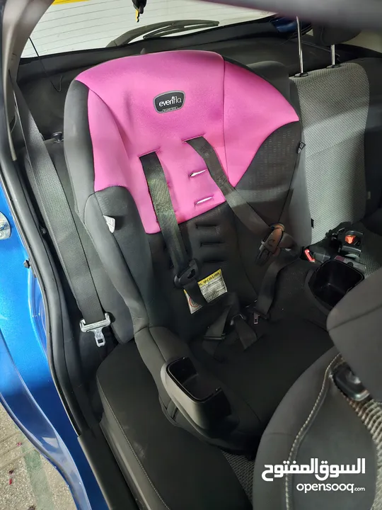 مقعد سيارة للاطفال من حديثي الولادة الى عمر 5 سنوات