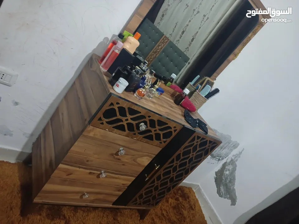 غرفه نوم للبيع بداعي للسفر بحاله ممتازه