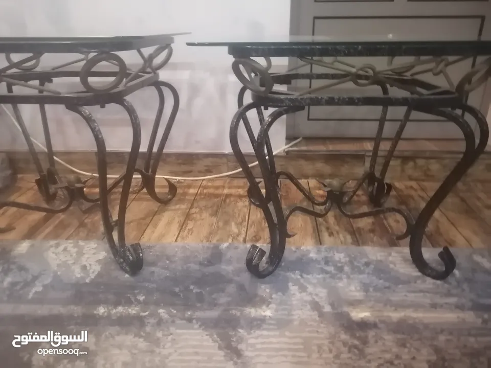 طاولة زجاج للمجلس بسعر مناسب