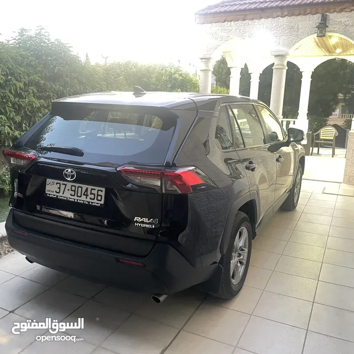 Toyota Rav4 model 2023  وارد الوكالة و ما زالت تحت الكفالة قطعت فقط 29 الف كيلو فحص كامل بلا حوادث