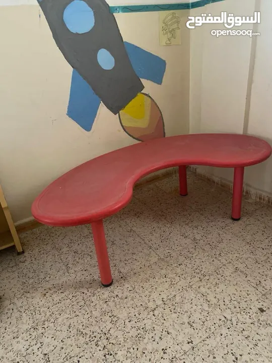 اثاث  مدرسة ورضة.  مكاتب  مستعملة بحاله الجيد جدا المفرق