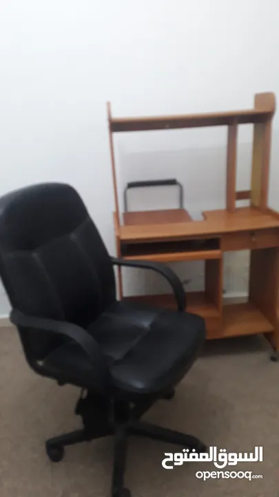 طاولة كمبيوتر + كرسي مكتبي
