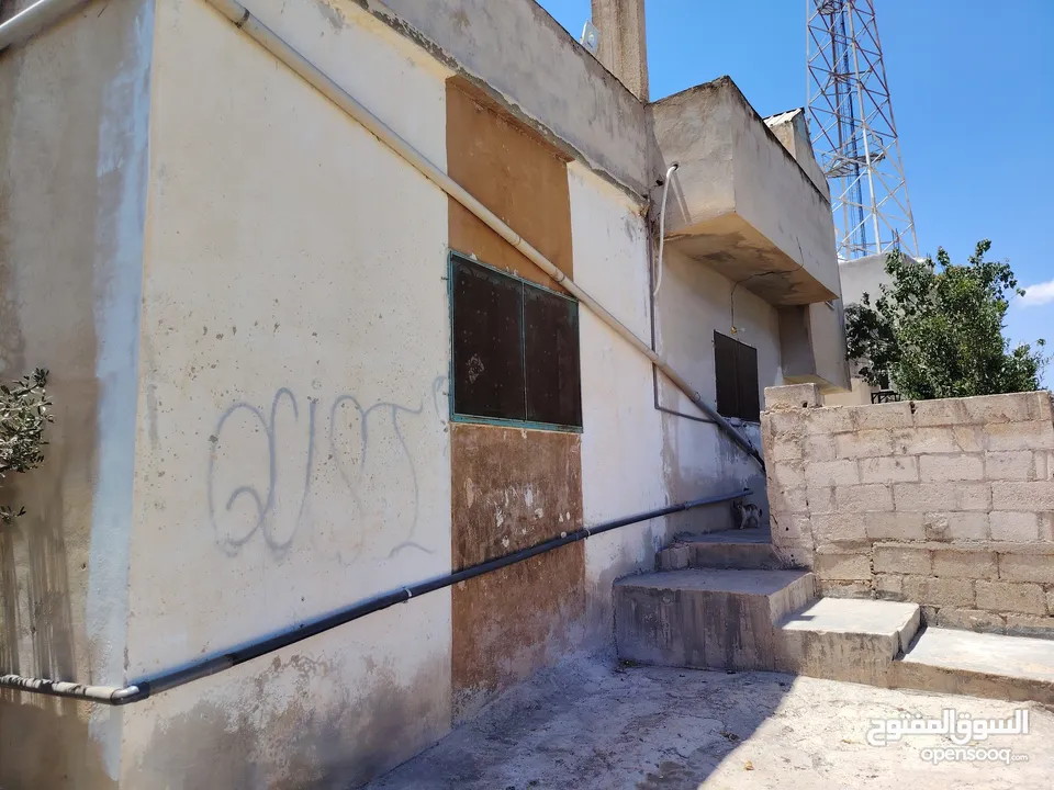 منزل للبيع مرخص مساحة البناء 155، عليه نص دونم