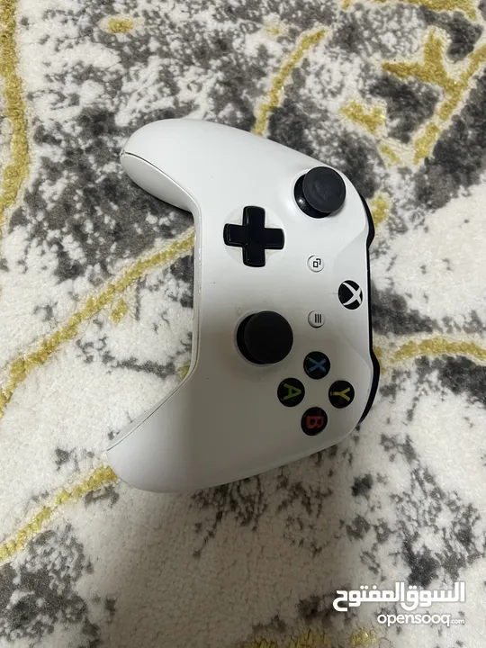 جهاز xbox one s مستعمل بحاله الجديد للبيع بسعر حرق فقط 750 للتواصل على الخاص