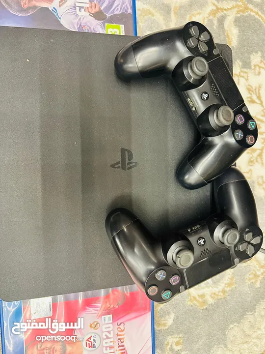 بلايستيشن 4 مستعمل بس نظيف ومحافظ عليه