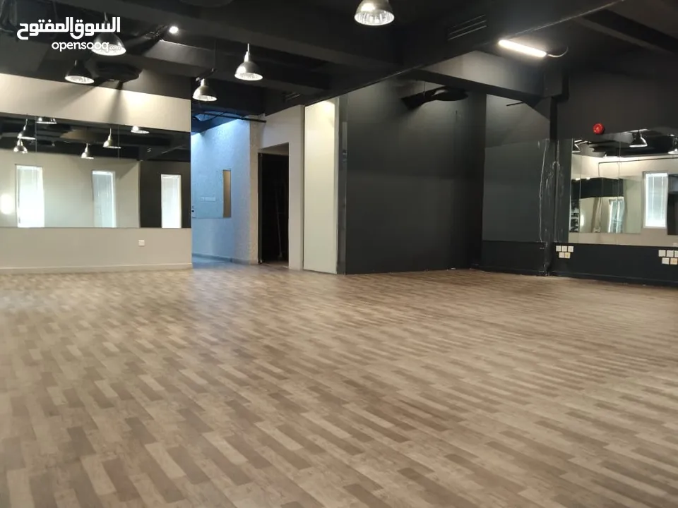 6Me18-Fabulous offices for rent in Qurm near Al Shati Street.