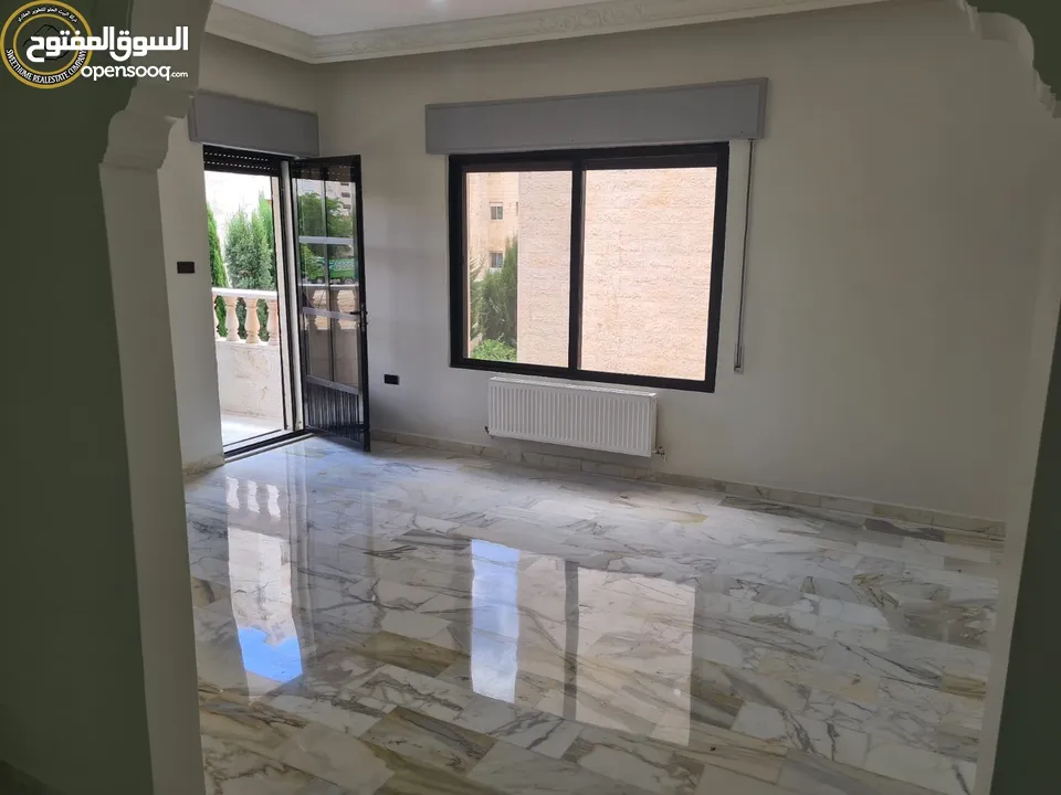 شقة مميزة للبيع في الصويفية - قرب زيت وزعتر طابق اول 150م تشطيب سوبر ديلوكس