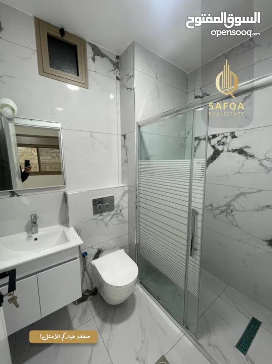 شقة غير مفروشة مميزة بتشطيب عصري واطلالة بالقرب من بنك فلسطين الادارة العامة