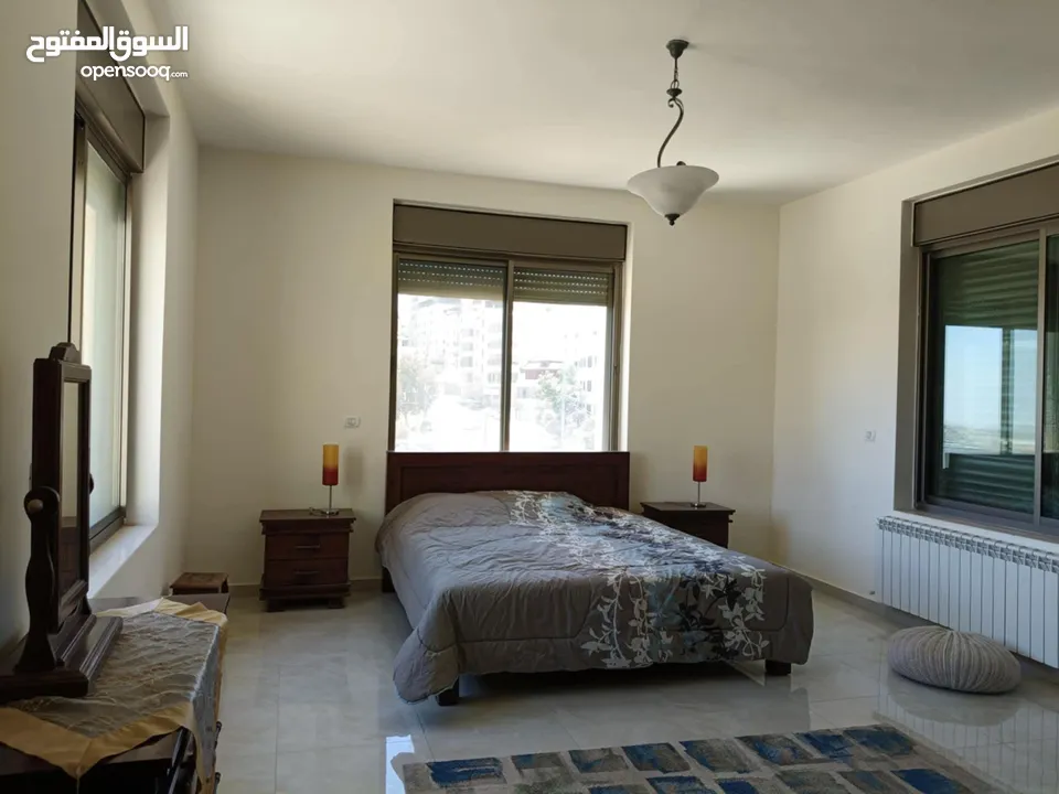 روف صغير مفروش مع ترس للايجار في سطح مرحبا