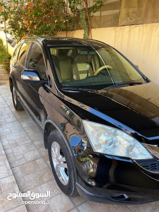 سيارة هوندا CR-V موديل 2011 نظيفة