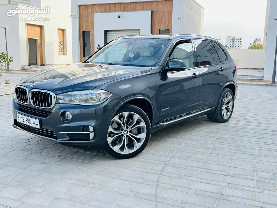 سيارة الدارBMWX5