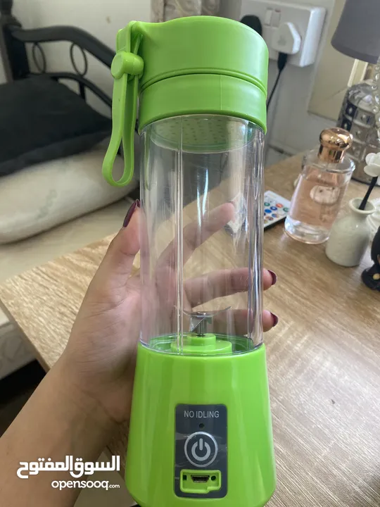 Portable and rechargeable juice blender