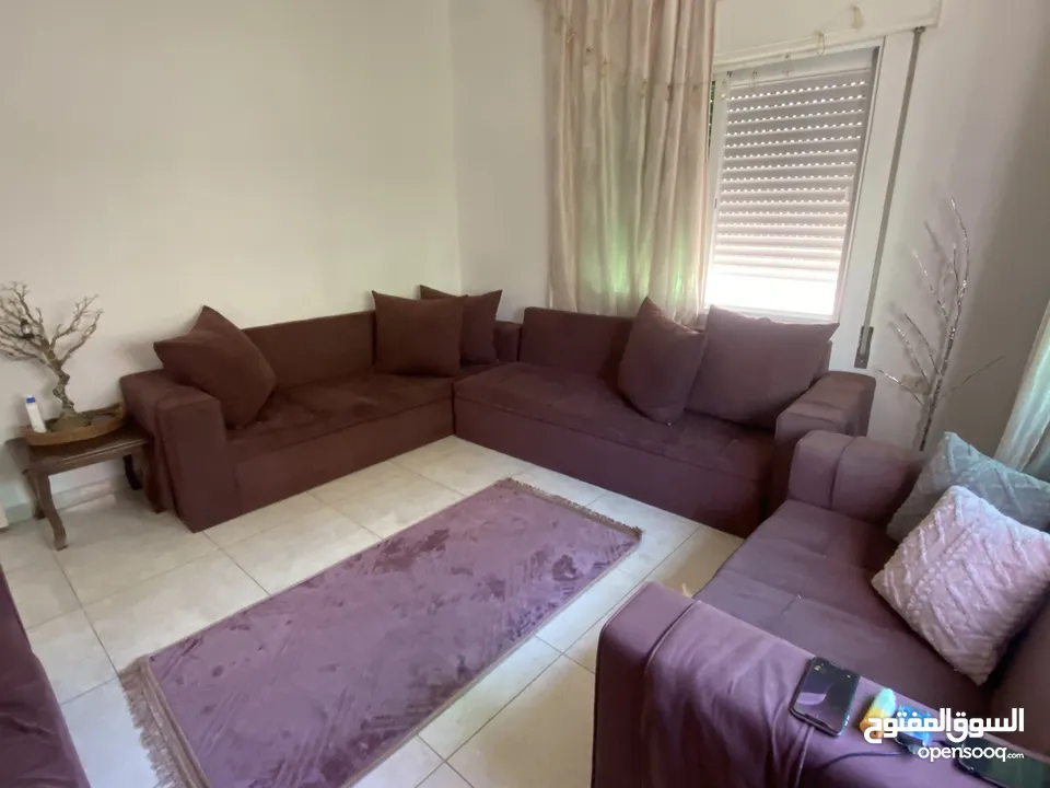 كنب عشر مقاعد مستعمل للبيع مع طاولات