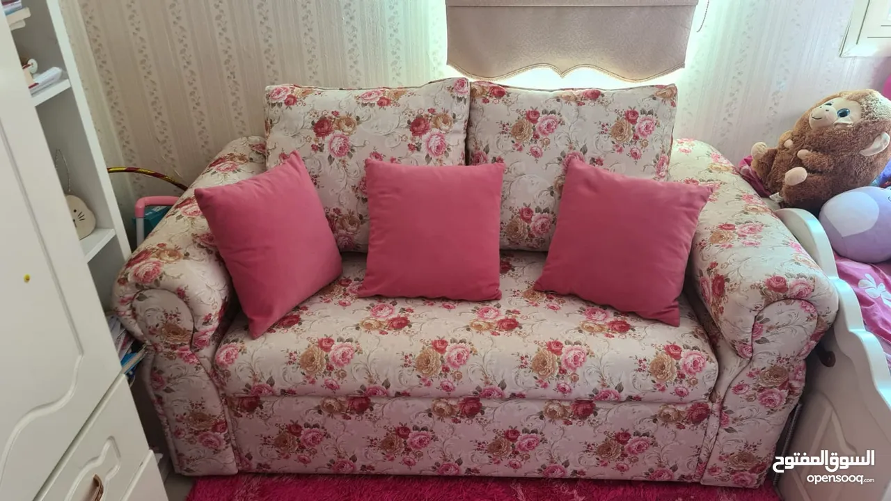 كنبة مقعدين بحالة جيدة -Two seats sofa for sale