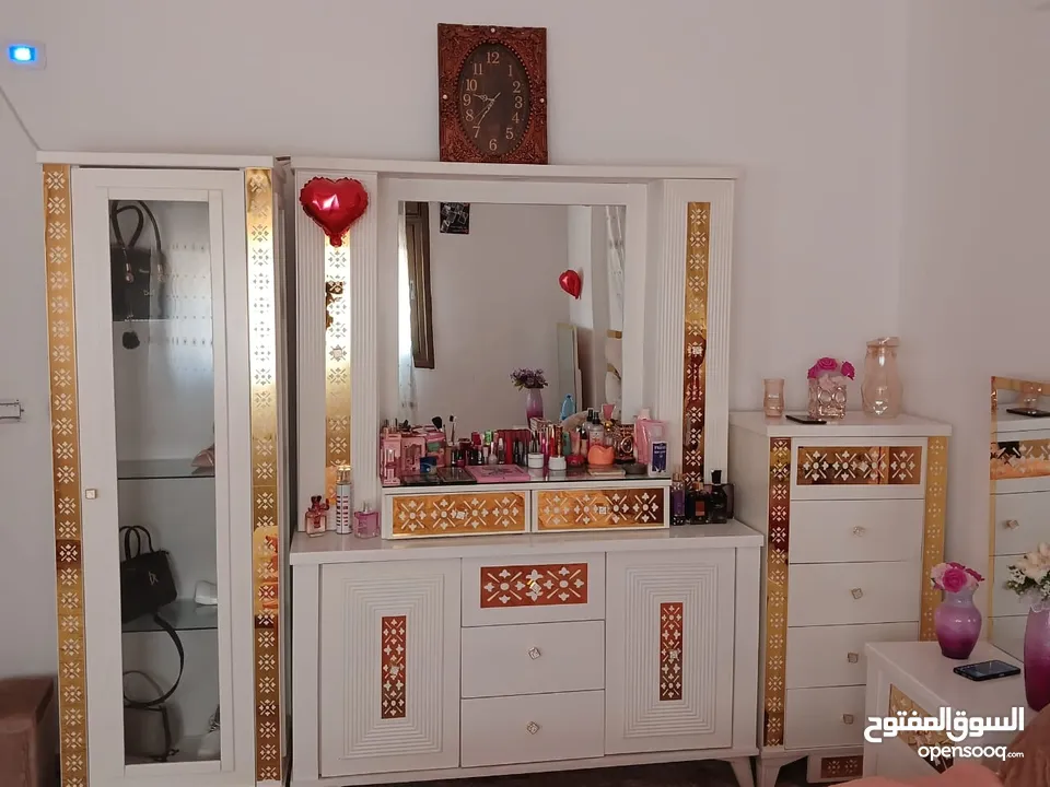 بصلاة على النبي غرفة نوم ثقيلة تفصيل استعمال 4 اشهر خشب لاتيه 18 ولا خدش فيها لساتها جديدة مع فرشة ز