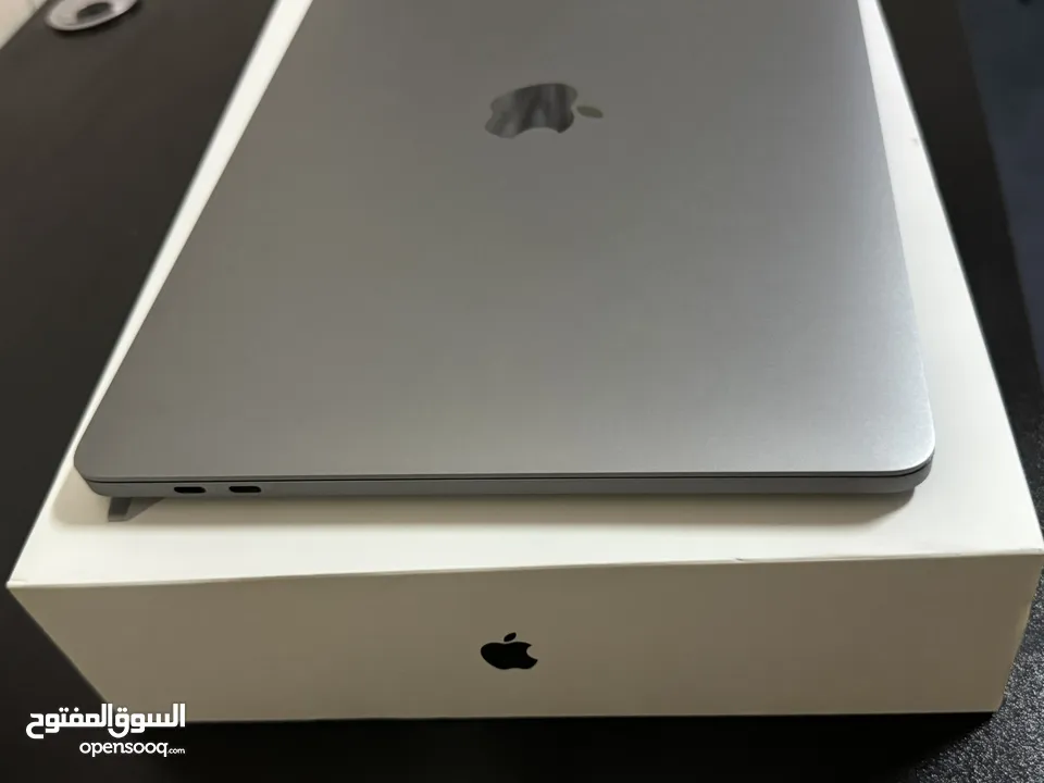 ماك بوك برو تاتش بار m2 256Gb الجهاز جدا نظيف