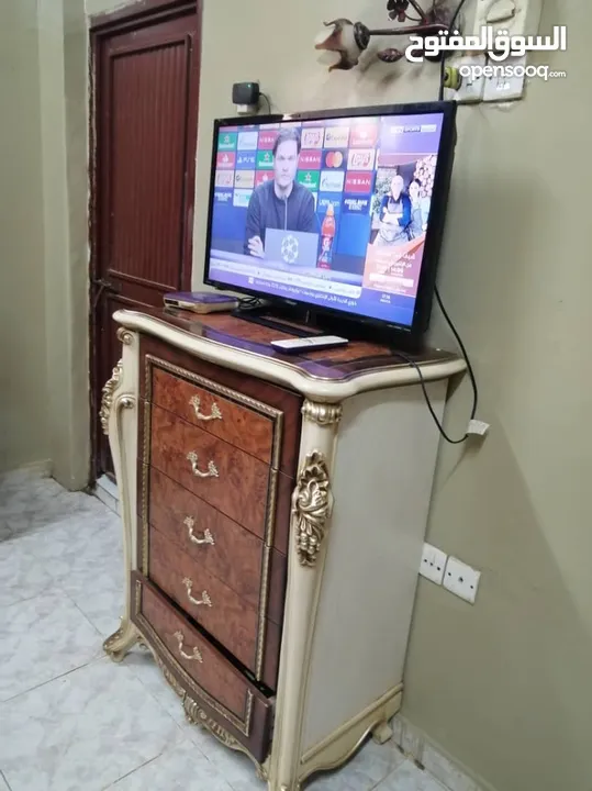غرفة نوم دمياطيه خشب زان أحمر تقيل و تشطيب تحفه و دهانات عالية الجوده و تدوم لسنوات طويل مافيها