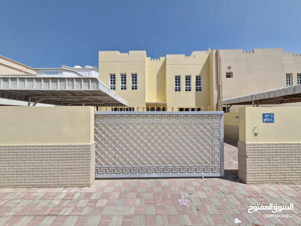 4 + 1 BR Excellent Twin Villa in Al Hail North close to Al Mouj