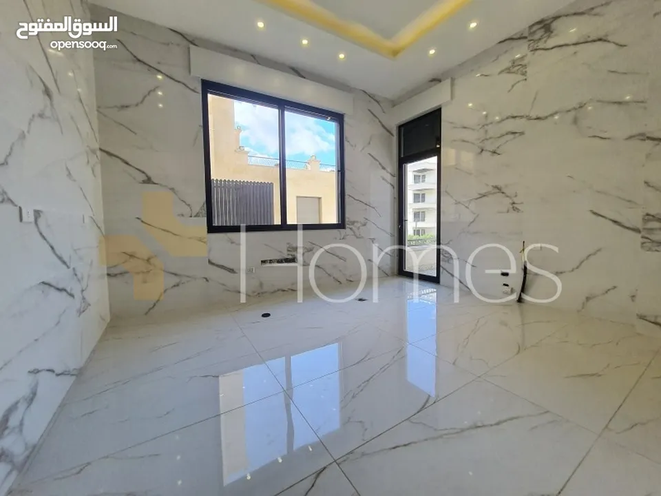 شقة طابق اول للبيع في رجم عميش بمساحة بناء 260م