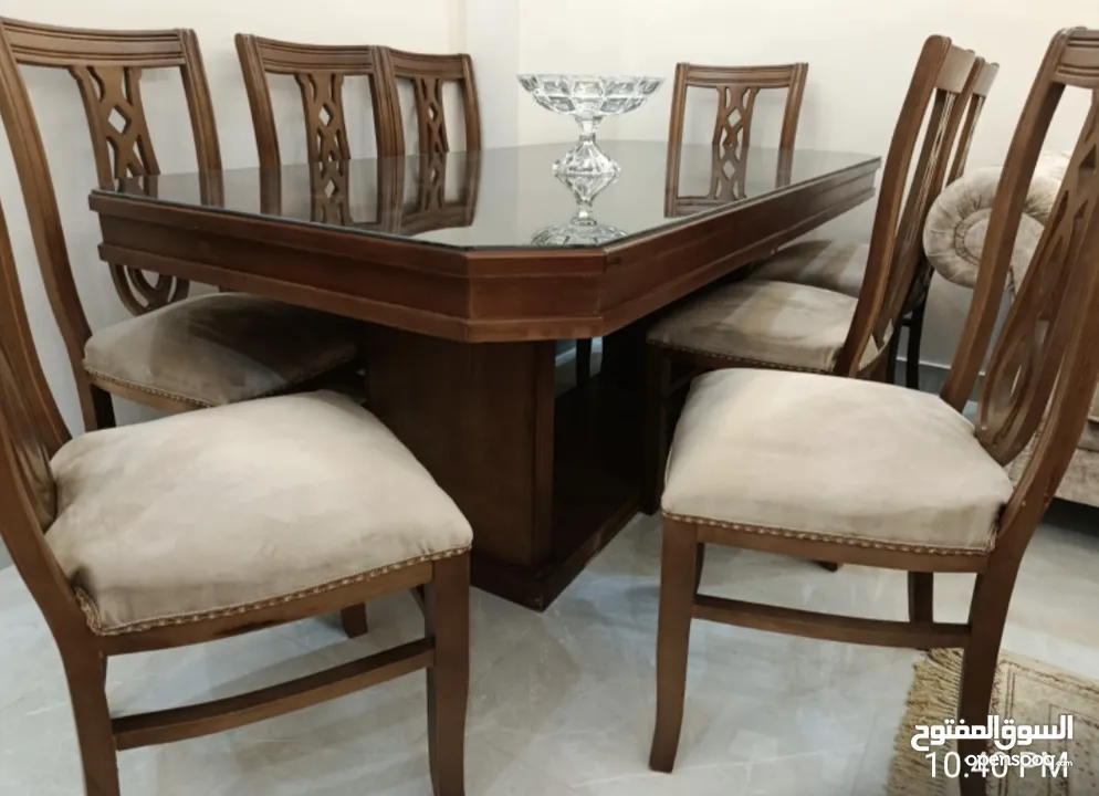 طاولة سفرة مودرن خشب  بحالة جيدة جداااااا