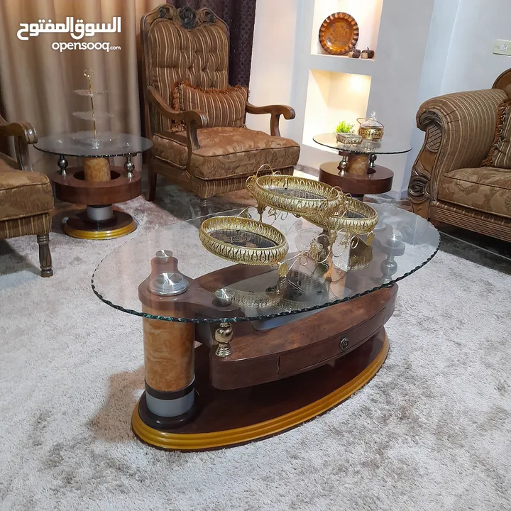 كنب بحال الجديد للبيع المستعجل بداعي السفر لون عسلي تفصيل وليس تجاري