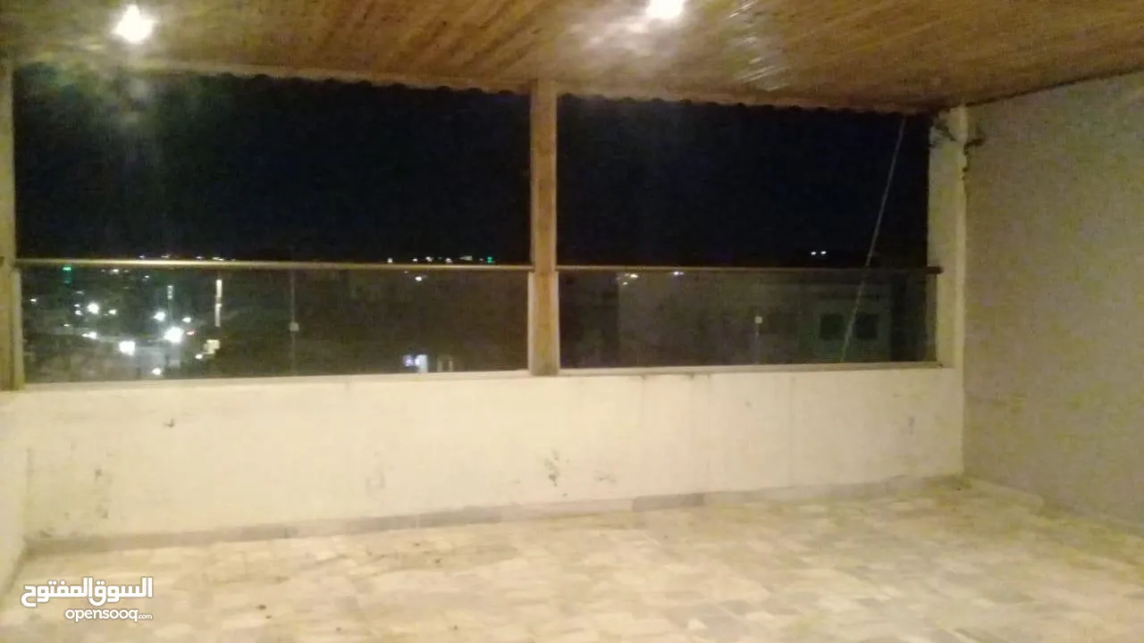 شقه مع روف للبيع في رجم عميش