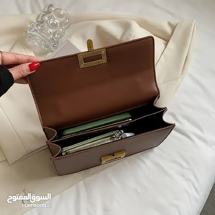 حقيبة كتف نسائية أنيقة بحزام سلسلة ـ لون أسود أو بني ـ تصميم معدني فاخر